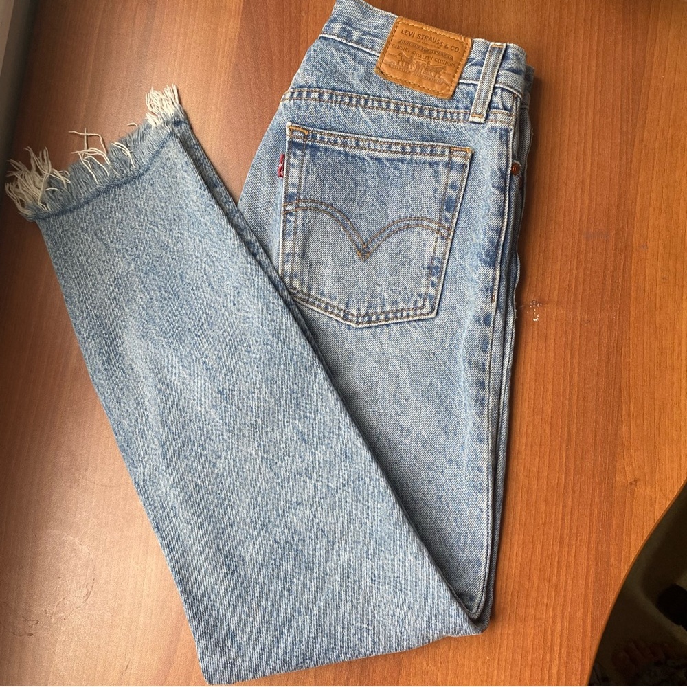 Levi's Wedgie Denim Jeans Medium Wash Size 25
